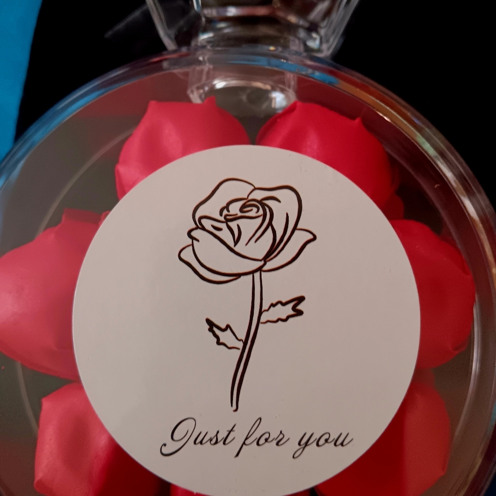 Romantic Heart Shape Container With Ring And Roses - Picture 4 of 4